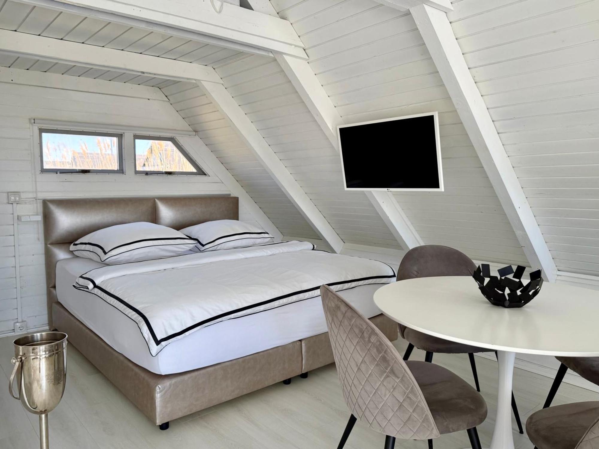 Seehuette Neusiedlersee - Strandhaus, Elektroboot Inklusive Руст Экстерьер фото