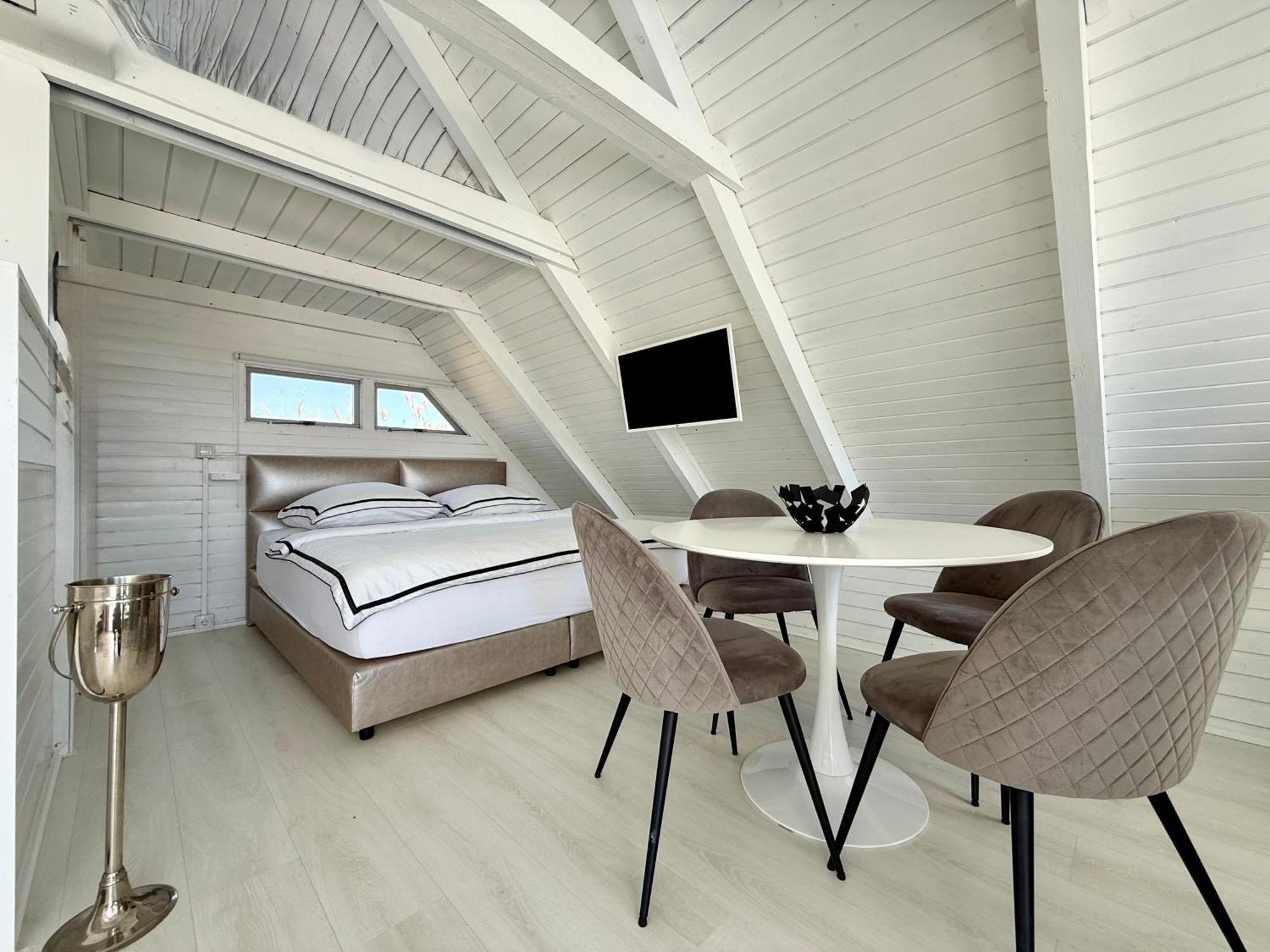 Seehuette Neusiedlersee - Strandhaus, Elektroboot Inklusive Руст Экстерьер фото